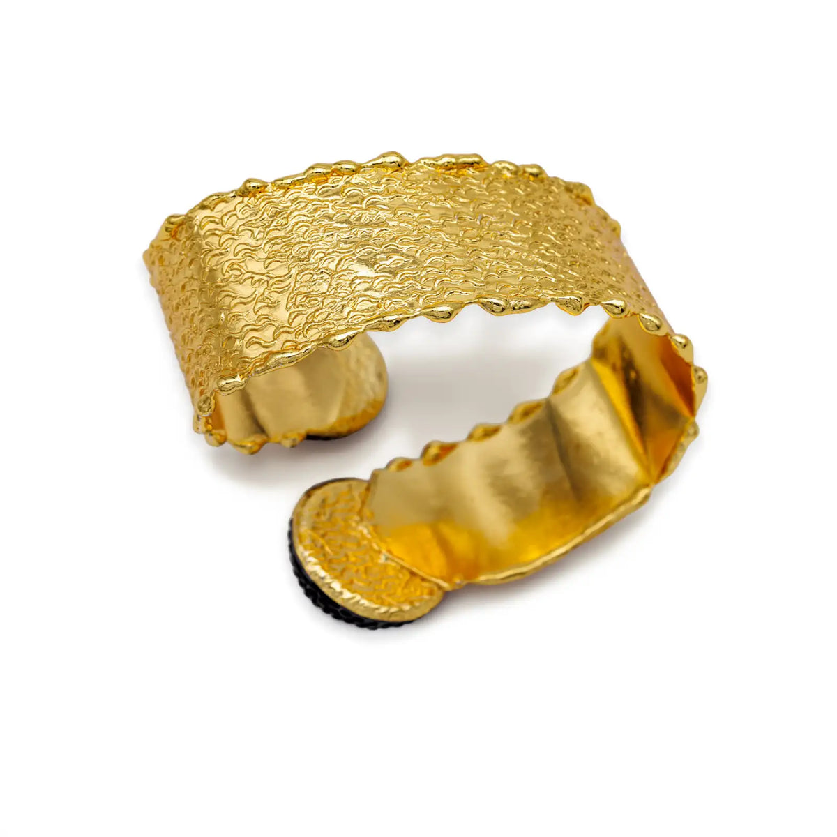 Armreif goldfarben mit Onyx-Steinen, handgehämmert