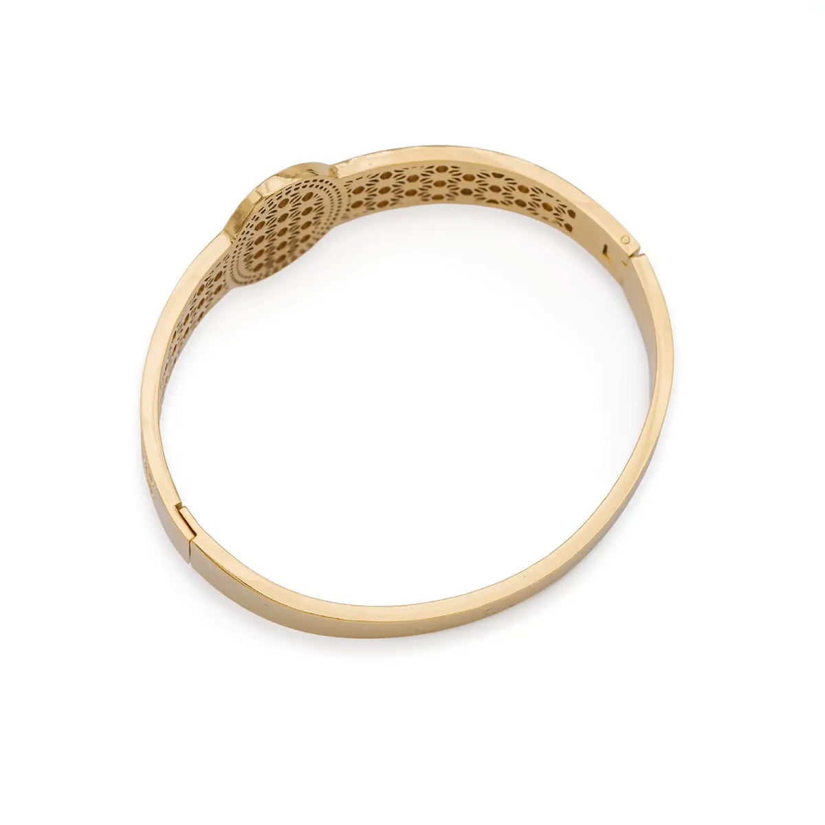 Goldfarbener Armreif im Mandala-Design