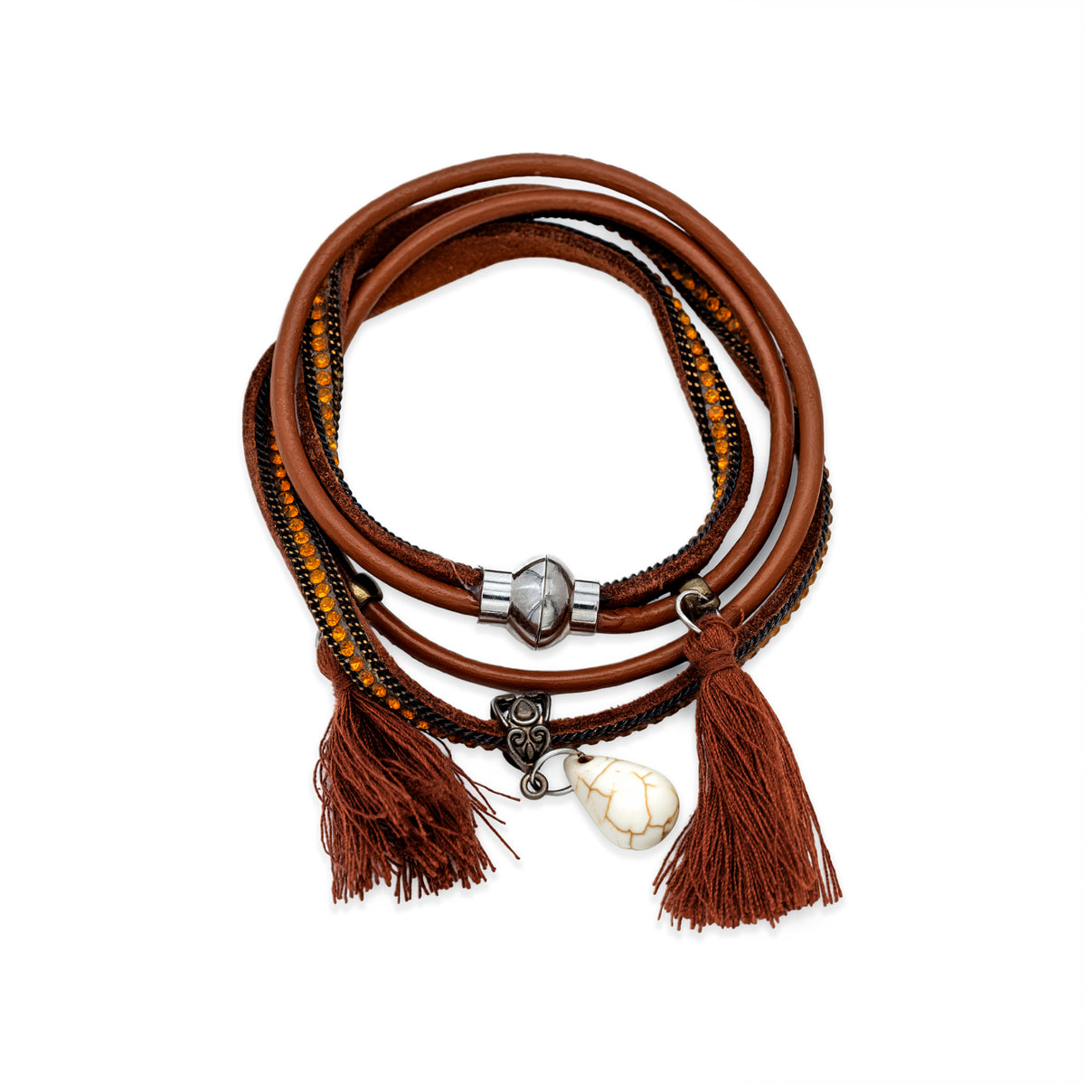Lederarmband braun von vorn, zwei Quasten, silberfarbener Verschluss und Glitzerband