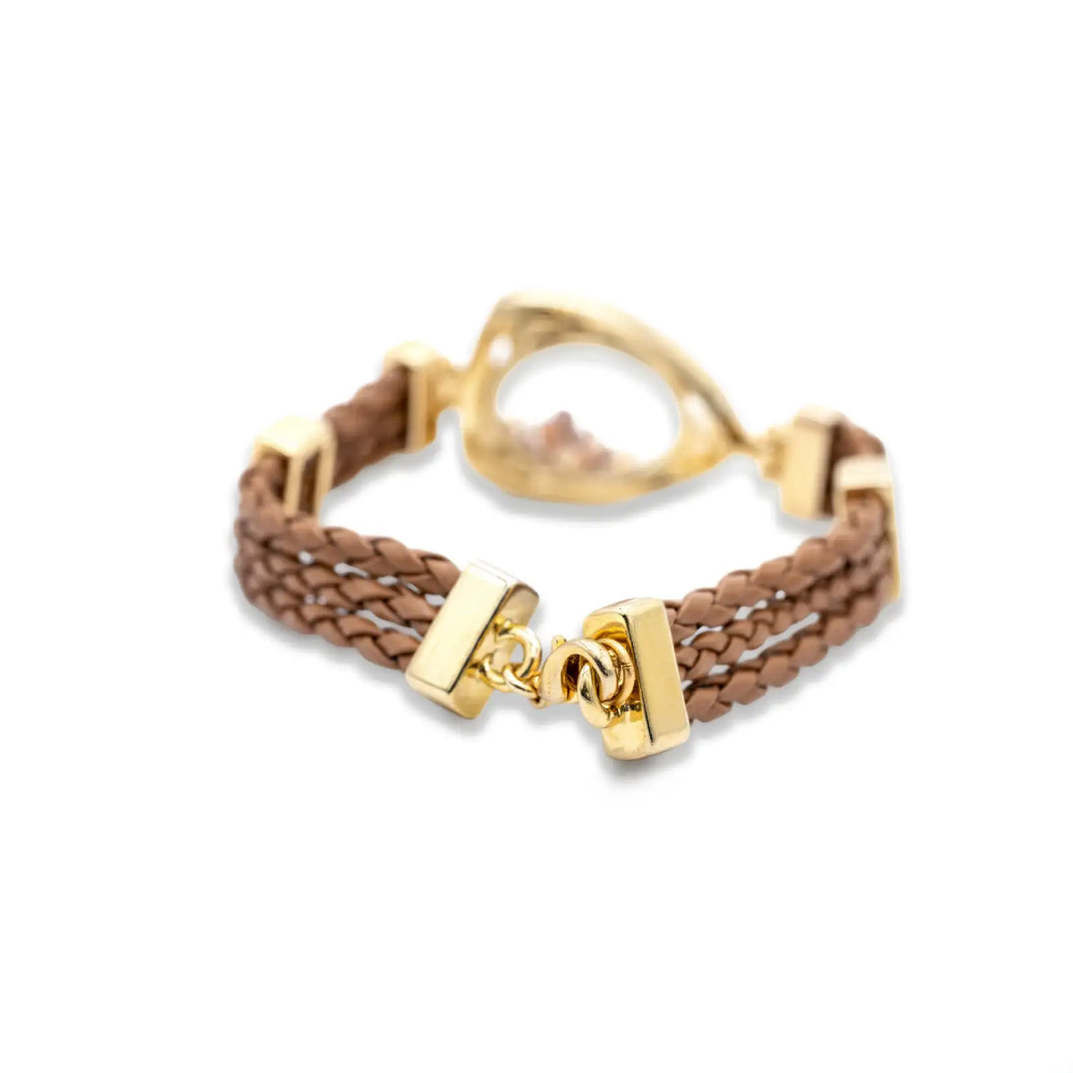 Lederarmband von hinten, goldfarbener Verschluss an den dreireihigen Lederbändern