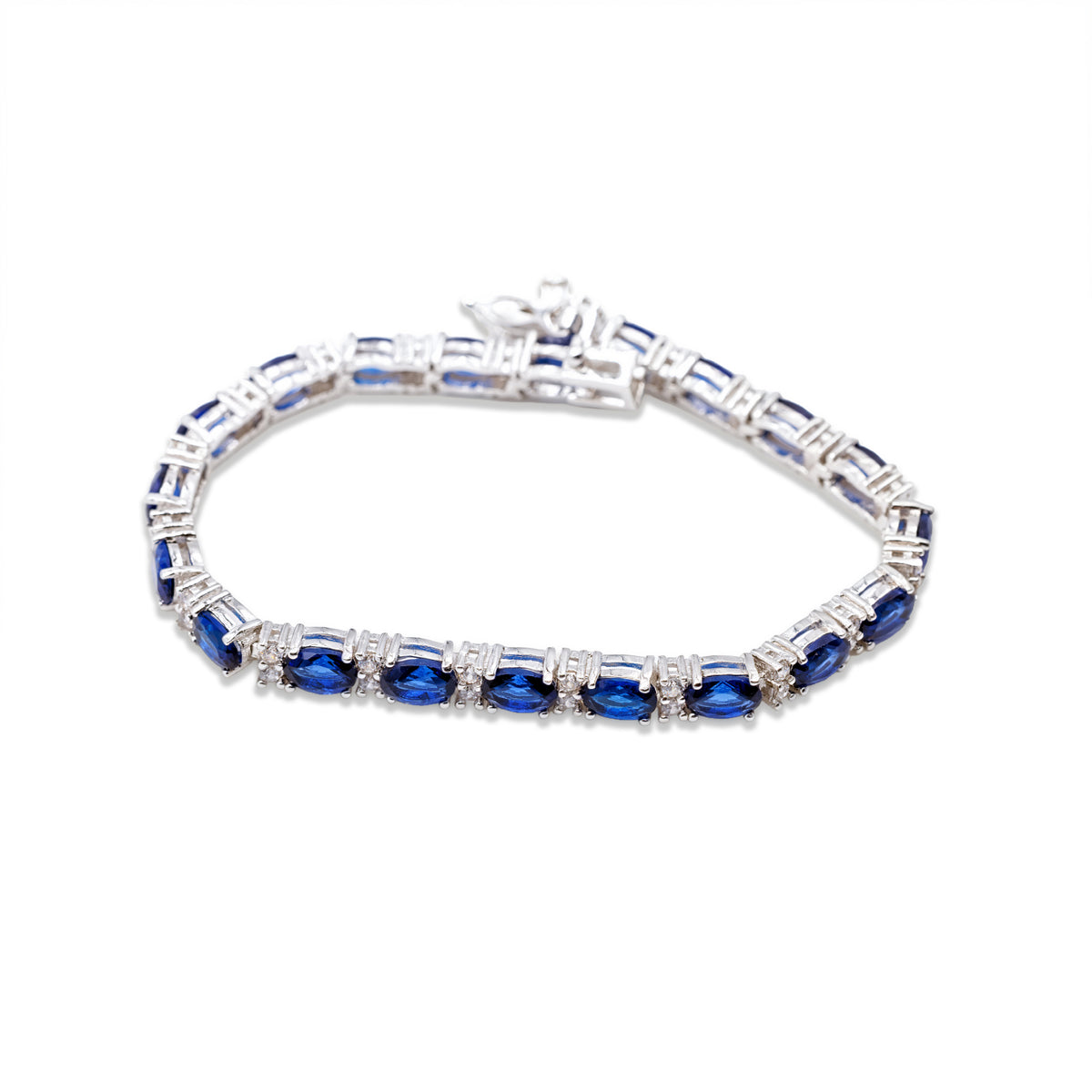 Saphirblaues Tennisarmband von vorn, Verschluss oben mit Sicherheitsbügel