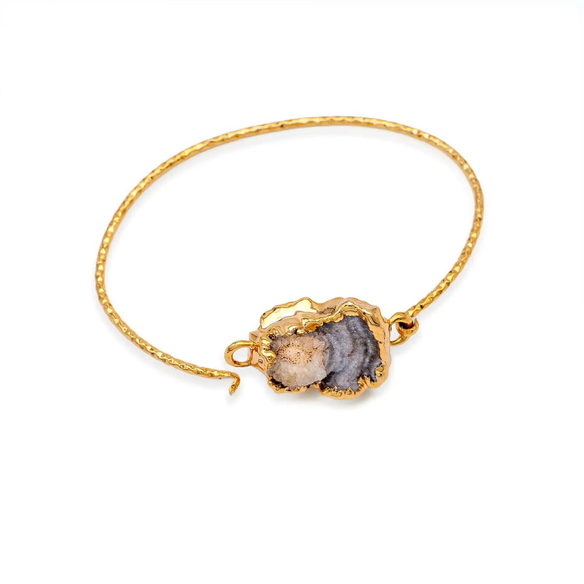 Armreif goldfarben mit rohem Amethyst, handgefertigt in Istanbul