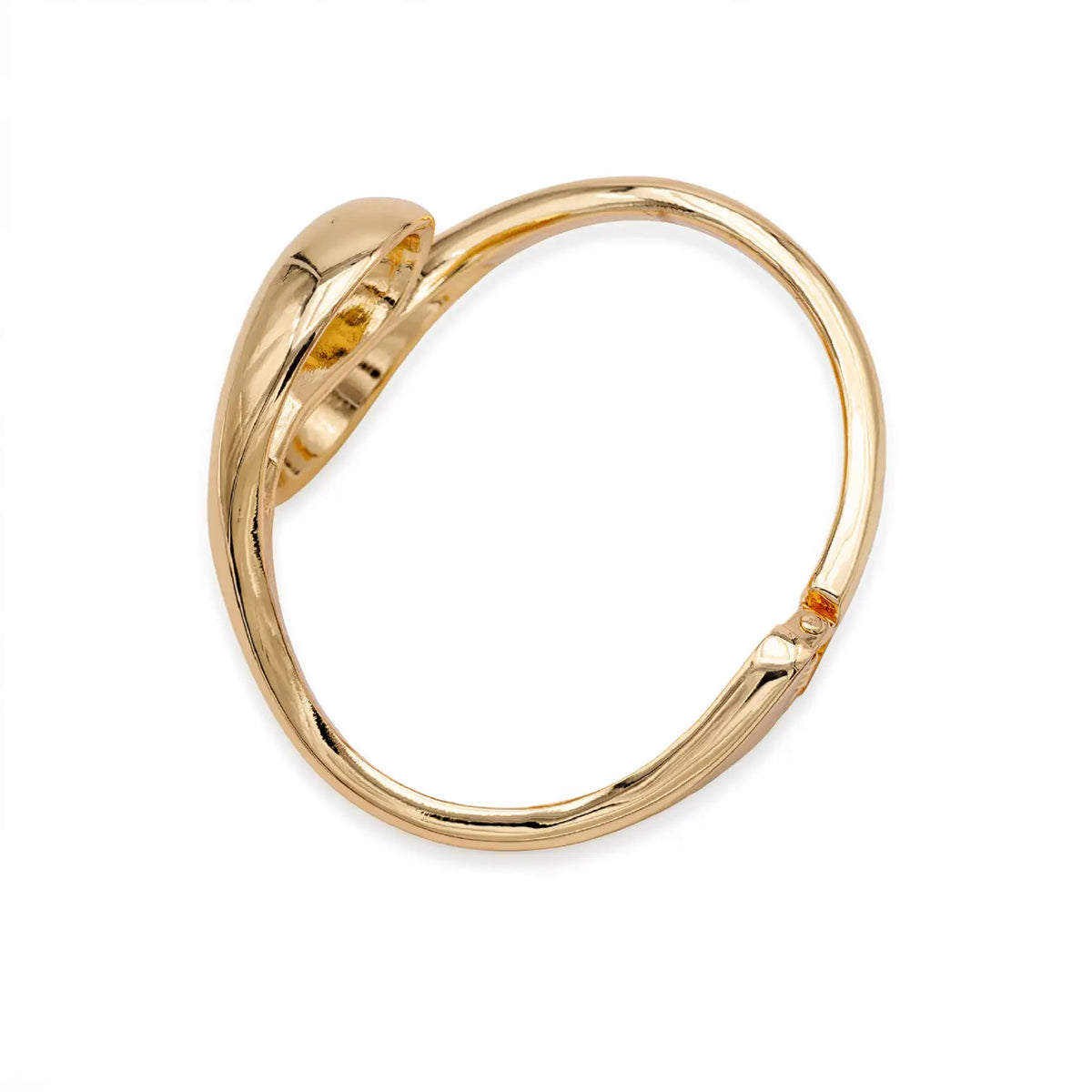 Armreif goldfarben mit skulpturaler Form