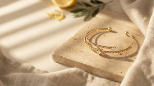 Wie trage ich Symbol-Schmuck am Handgelenk?