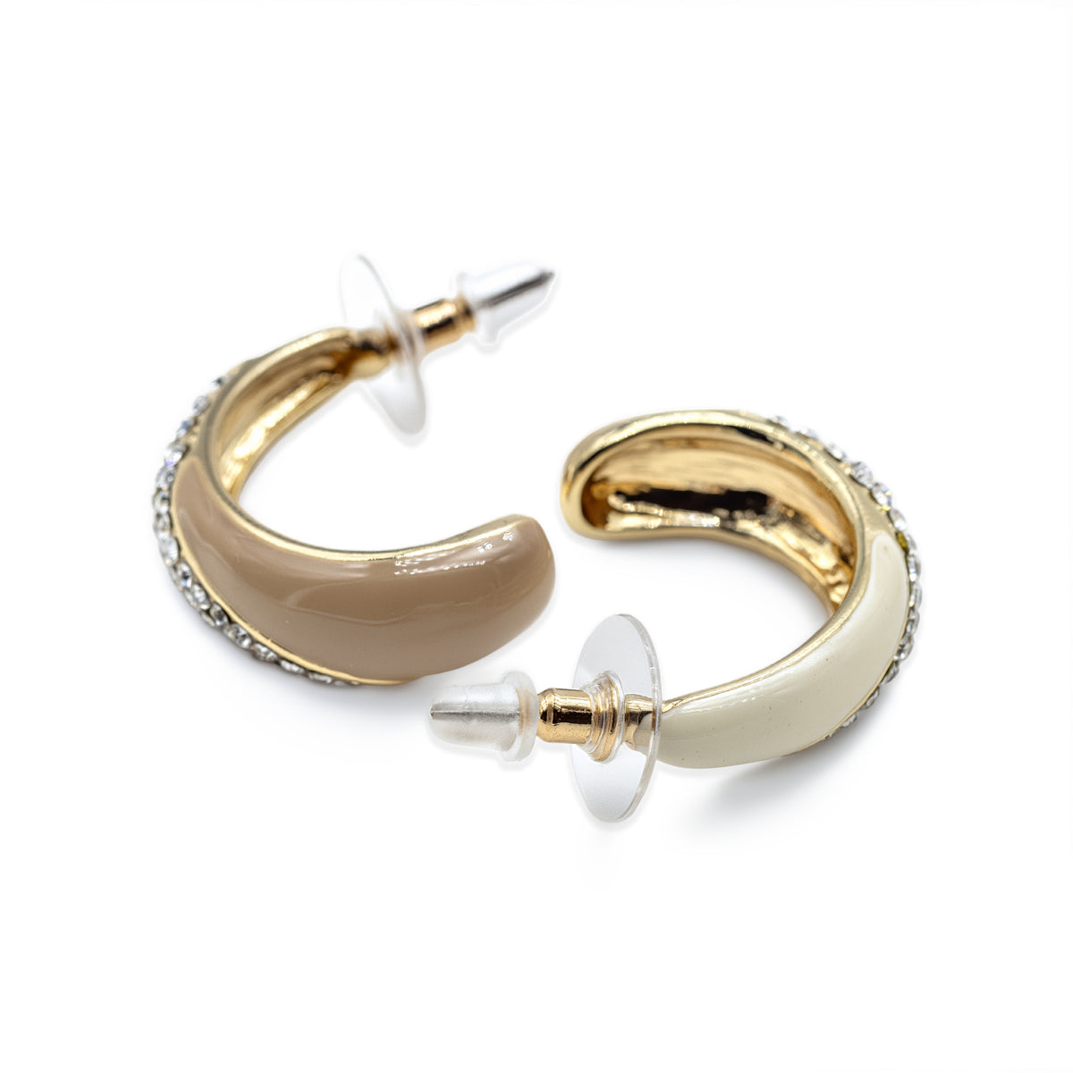 Goldfarbene Halbcreolen mit Glassteinen und Emaille in Beige und Creme