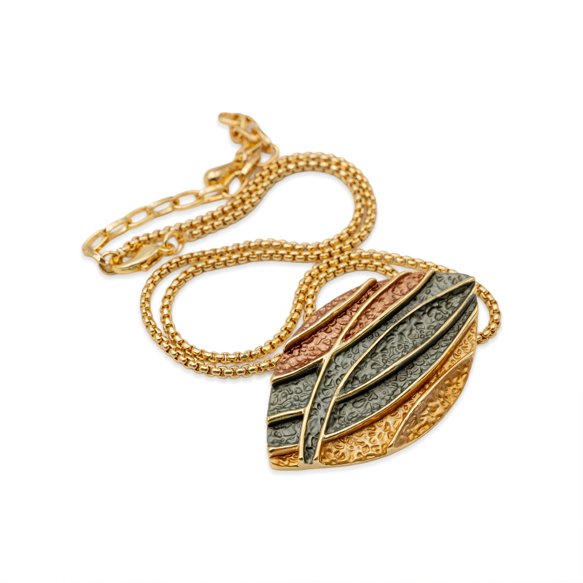 Goldfarbene Halskette mit Blatt-Anhänger in Kupferton, Graugrün und Ocker