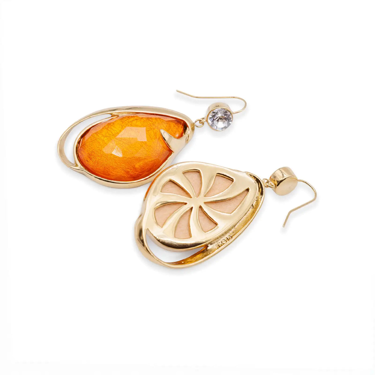 Goldfarbene Ohrringe mit orangefarbenem Glastropfen