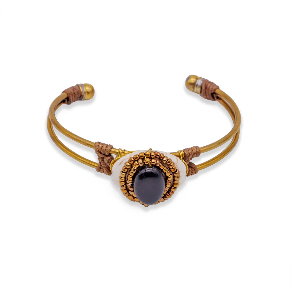 Goldfarbener Armreif mit Stein