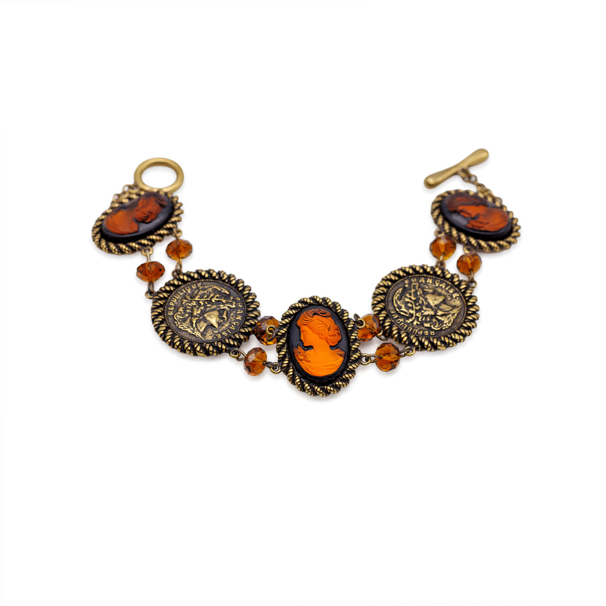 Goldfarbenes Armband mit Kameen und Münz-Medaillons