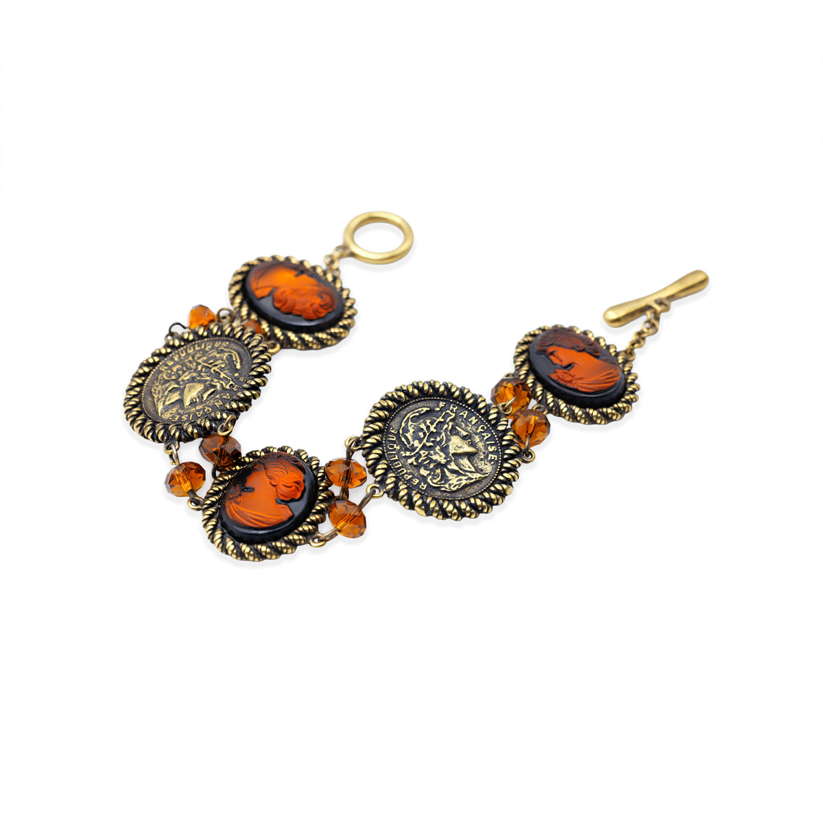 Goldfarbenes Armband mit Kameen und Münz-Medaillons