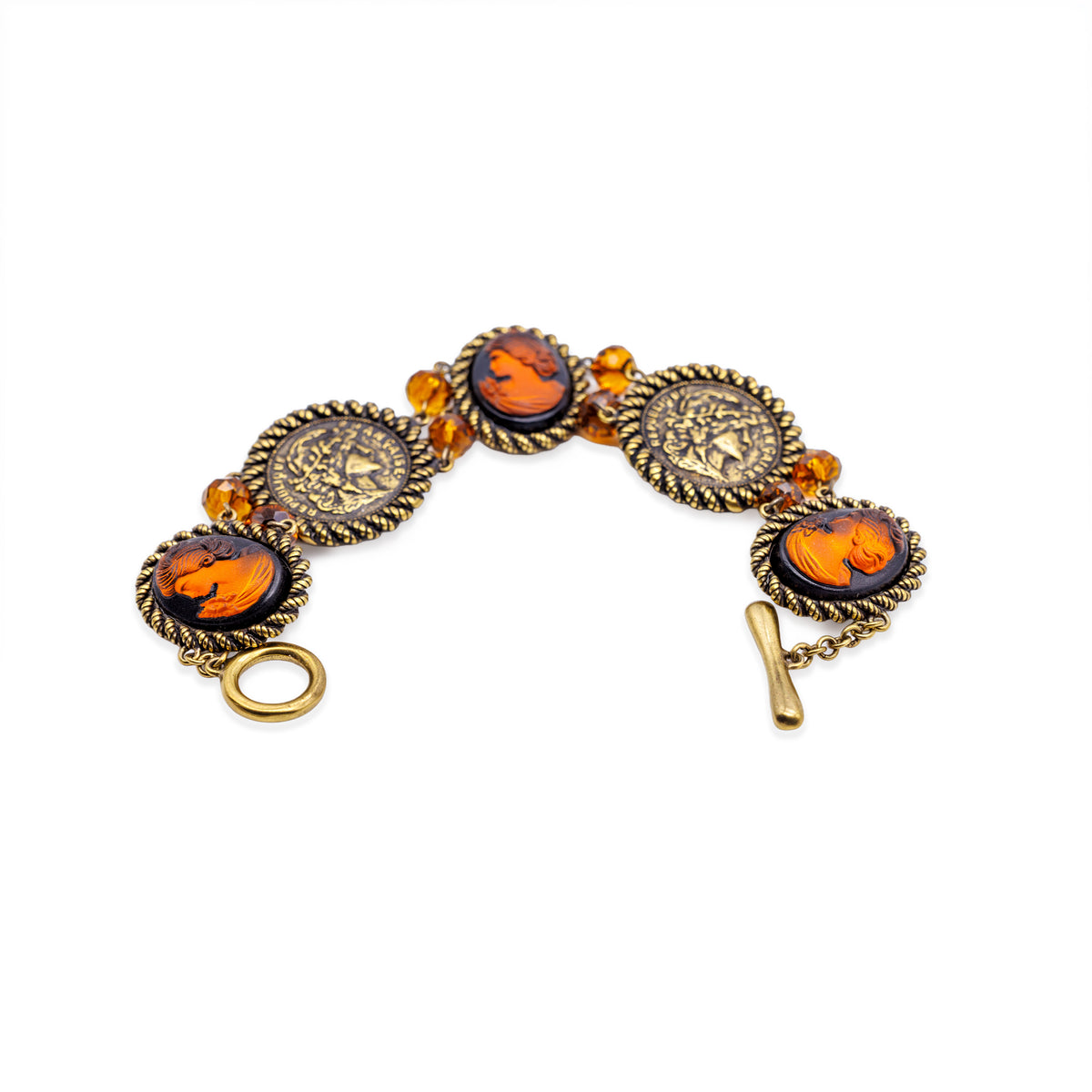 Goldfarbenes Armband mit Kameen und Münz-Medaillons
