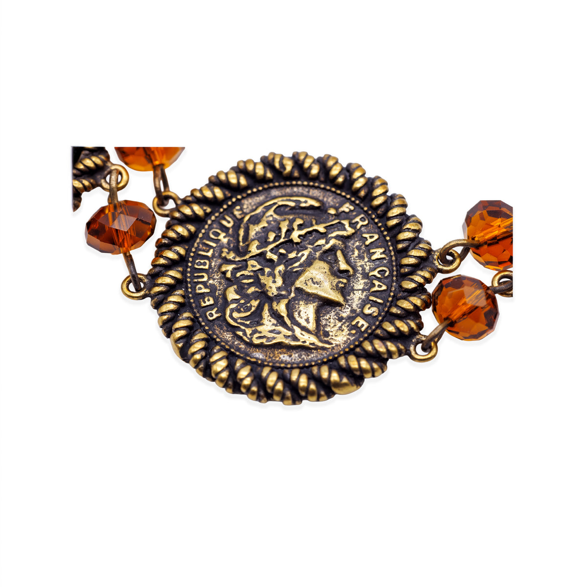 Goldfarbenes Armband mit Kameen und Münz-Medaillons