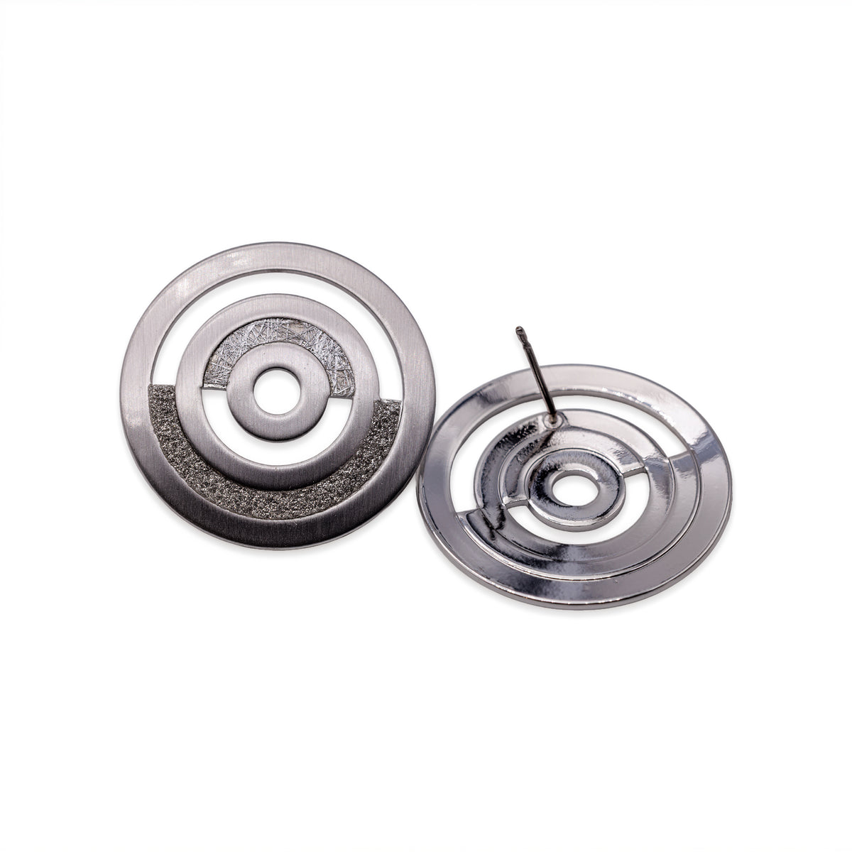 Silberfarbene runde Ohrstecker aus drei Ringen mit Glitzerfläche